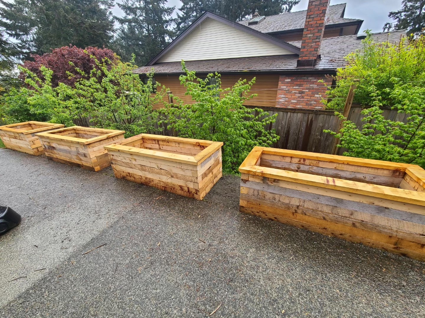 WhalleyWorks backyard carpentry planter box